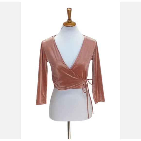 Forever 21 cropped Velvet Wrap Top Pink - Picture 2 of 11